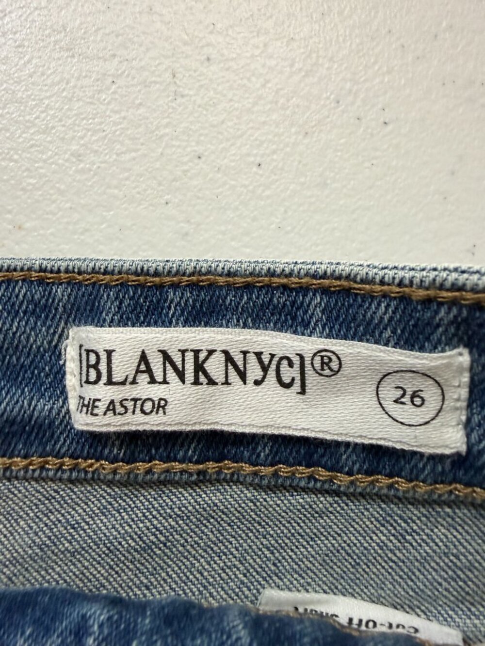 BLANK NYC The Astor Cut-Off Shorts Light Wash Distressed Denim Raw Hem 26 - Picture 2 of 7